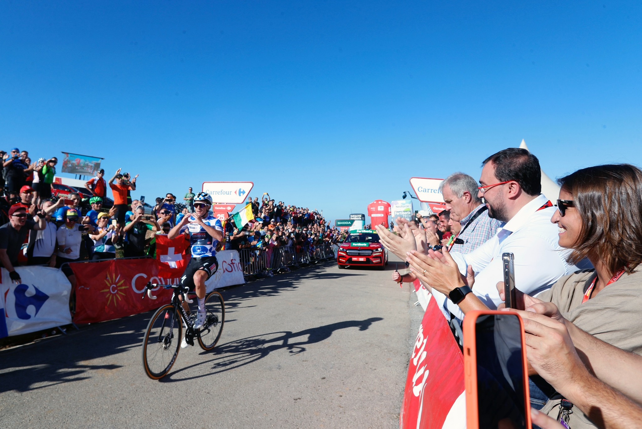 La caravana de La Vuelta Ciclista a España generó al menos 7.500